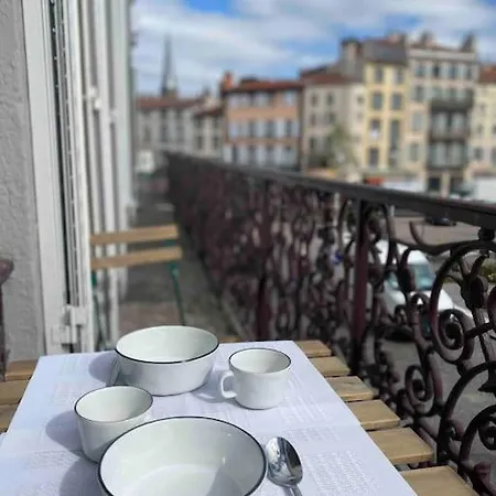 Apartment Hyper Centre Avec Balcon